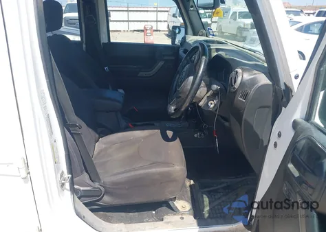 2013 Jeep Wrangler Unlimited Sport Rhd z USA, uszkodzony, nr VIN 1C4BJWKG1DL668185